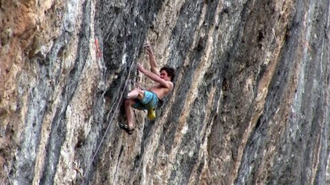 Adam Ondra probando ‘Mamichula’ en Oliana