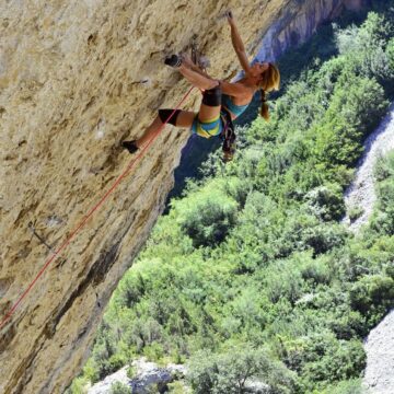 Andrea Cartas encadena ‘Der Fan Tutte’ y propone 8c/+, en Rodellar