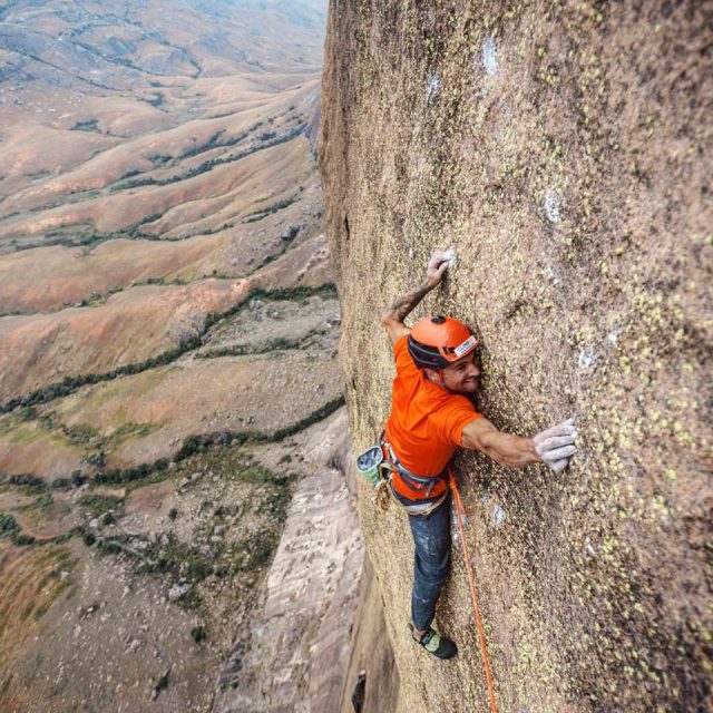 Edu Marín escala 'Mora Mora' 8c 700m Madagascar du Marín escala 'Mora Mora' 8c 700m Madagascar