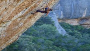 Muriel Sarkany encadena ‘Era Vella’ 9a, en Margalef