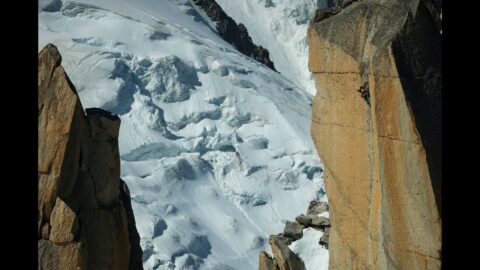 Daila Ojeda escalando ‘Digital Crack’, el octavo alpino
