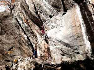 Alex Megos liquida ‘Jaws II’ 9a+ en tres pegues