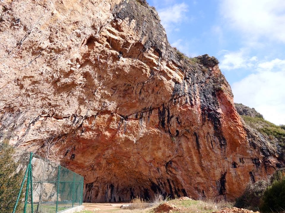 Cueva Santa Linya escalada