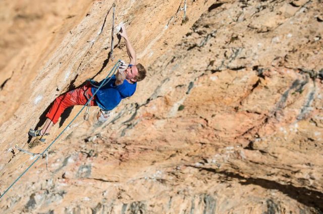 Jakob Schubert Encadena 'Stoking The Fire' 9b | WOGÜ Climbing | Cultura ...