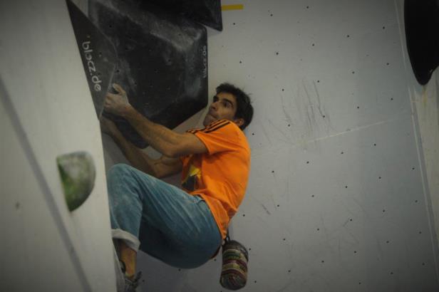 Dani Andrada en competición de escalada