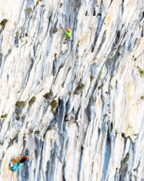 Dani Andrada abre y encadena ‘Ocho Veranos con Bruna’ (150m 8a)