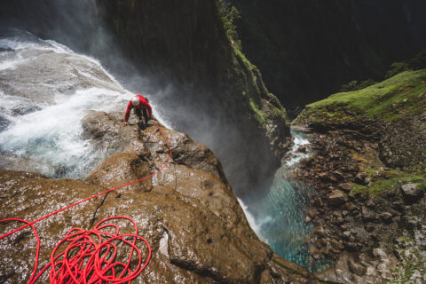 Primera ascensión de la cascada Shomyo Falls, en Japón