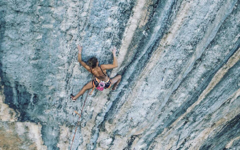 Margo Hayes encadena dos vías de 8c en Oliana