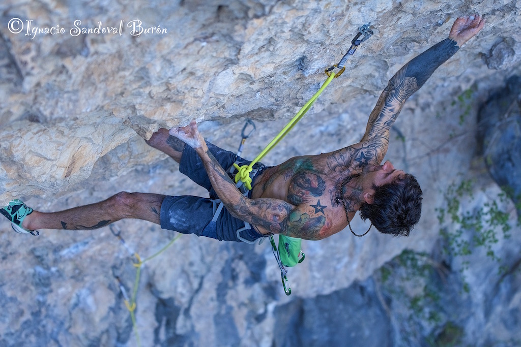 Luis Rodríguez en 'Olympia' 8b durante el La Sportiva Rodellar Climbing Festival 2018