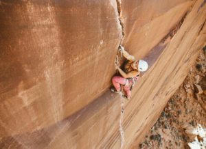 Hazel Findlay encadena la fisura ‘Concepcion’ 5.13 (8a)