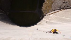 La Diga di Luzzone, el muro artificial de escalada más alto del mundo