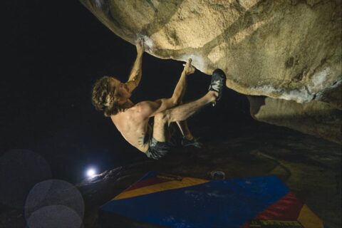 Daniel Woods se lleva la primera ascensión de ‘Direct Hit’ V15