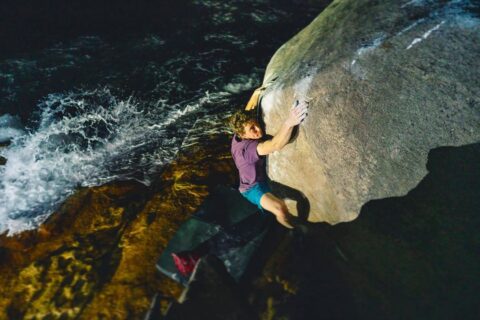 Giuliano Cameroni establece ‘Aquaman’ V14 en Ubatuba