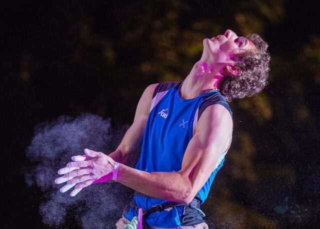Adam Ondra en una competición Adam Ondra en una competición