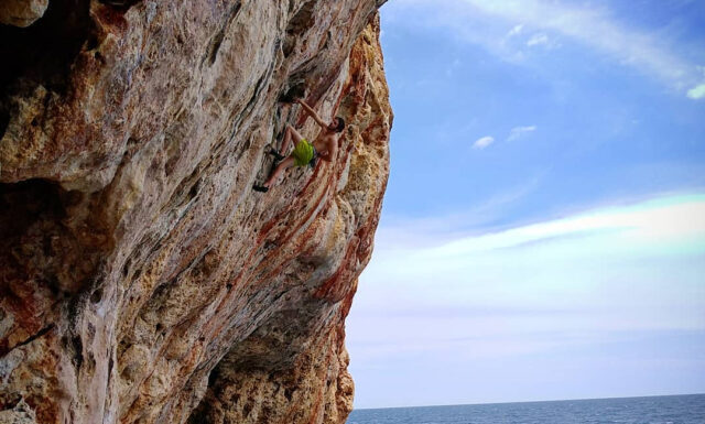Pol Roca haciendo psicobloc en Mallorca Pol Roca haciendo psicobloc en Mallorca