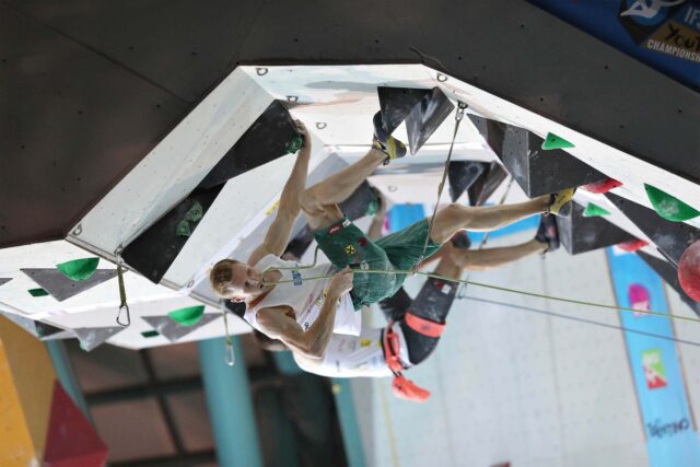 Jakob Schubert en el techo final en Arco Jakob Schubert en el techo final en Arco