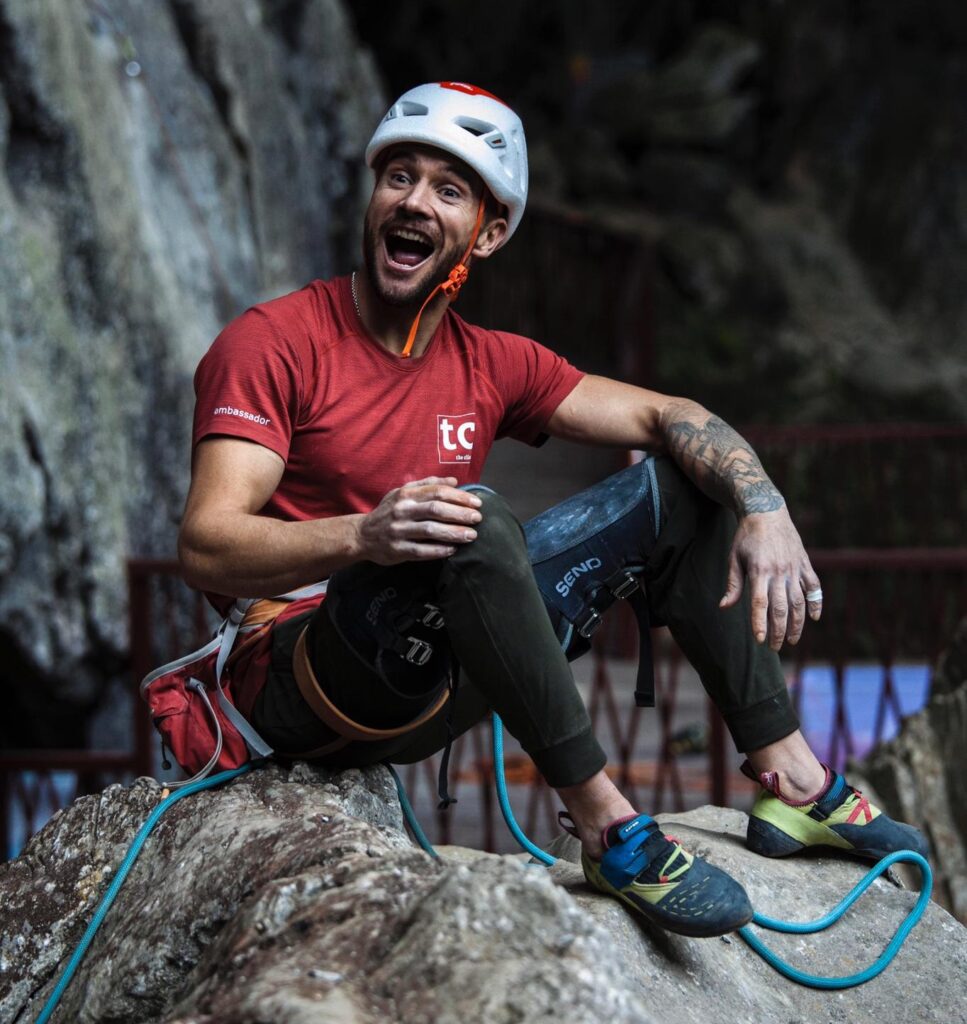 Edu Marín en la cueva de Shangfang Town