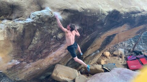 Drew Ruana encadenando ‘Sleepwalker’ V16 (8C+)