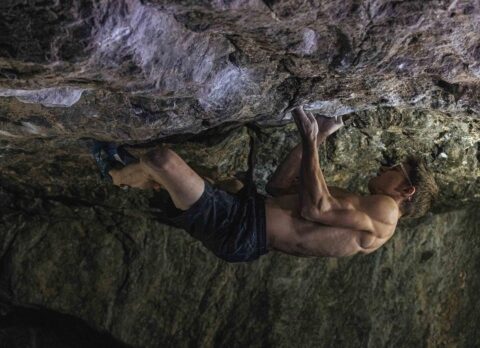 Drew Ruana encadena ‘Creature From the Black Lagoon’ V16 (8C+)