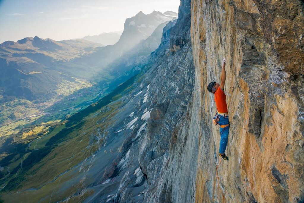Roger Schaeli escalando Merci La Vie en la cara norte del Eiger