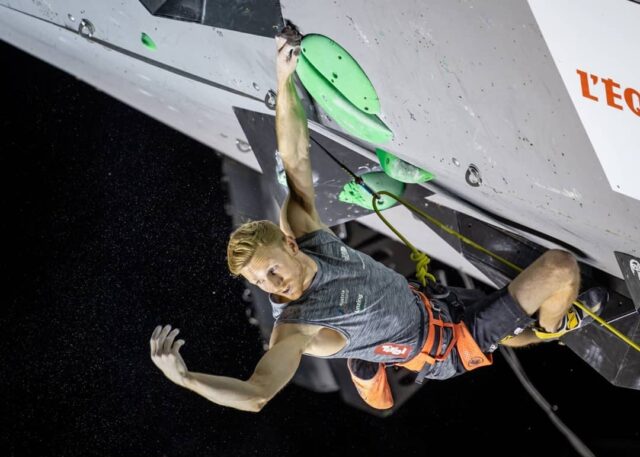 Jakob Schubert compitiendo en Briançon 2020 Jakob Schubert compitiendo en Briançon 2020