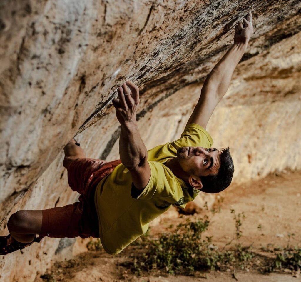 Jorge Díaz-Rullo haciendo boulder en Siurana