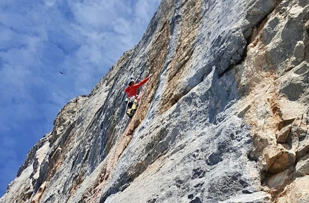 Siebe Vanhee escalando en Peña Montañesa