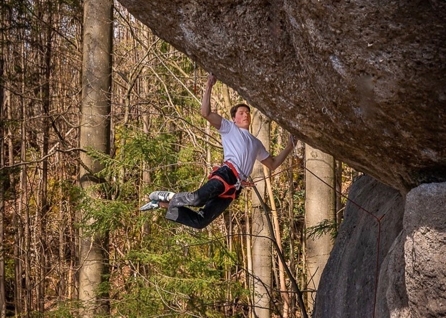 Philipp Gassner escalando Action Directe