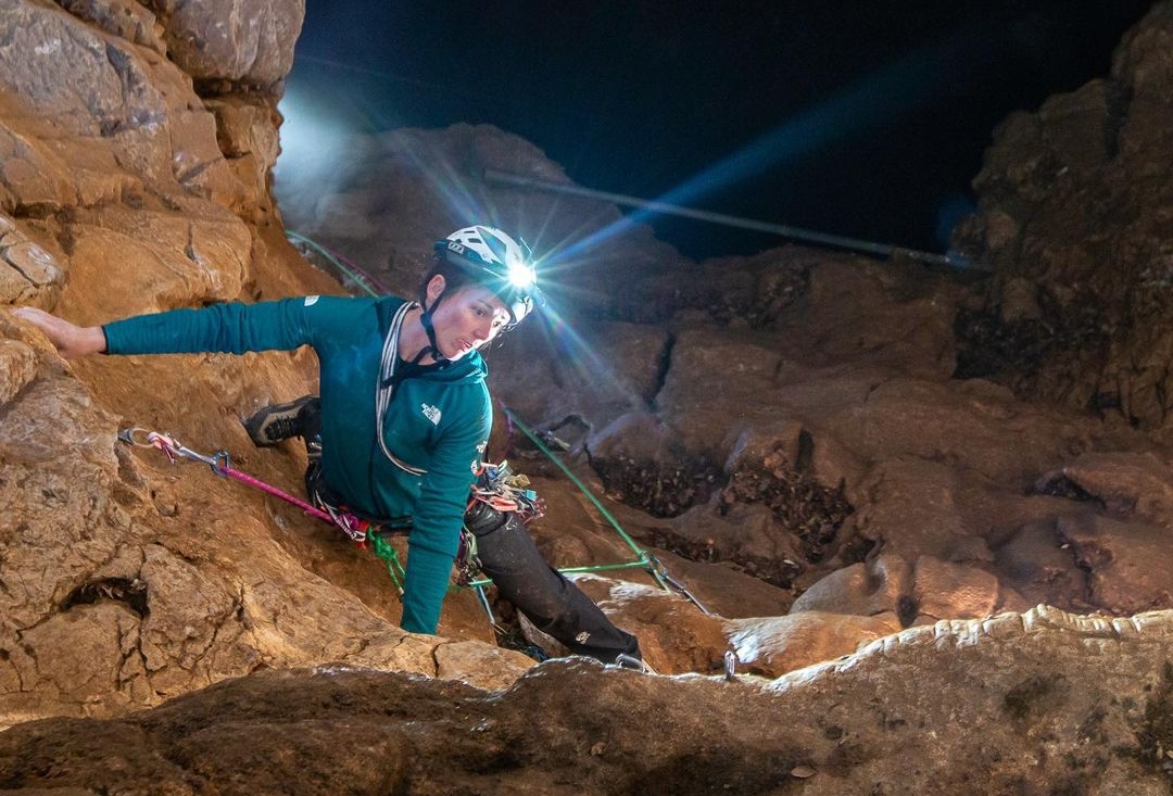 Escalade sous terre pour James Pearson et Caroline Ciavaldini