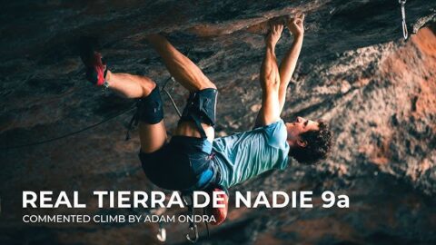 Adam Ondra en ‘Real Tierra de Nadie’ 9a, en la Cova de Juncosa