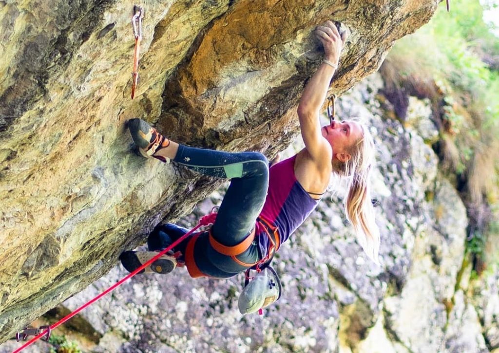 Martina Demmel escalando en Entraygues