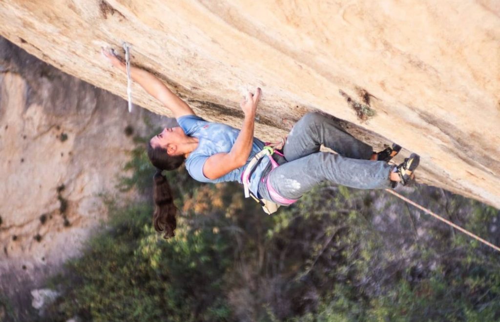 Ana Belén Argudo escalando en Cuenca