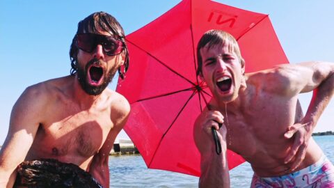 «Alpine trilogy, doggy style», el videoclip de la trilogía alpina de Nico Favresse y Seb Berthe