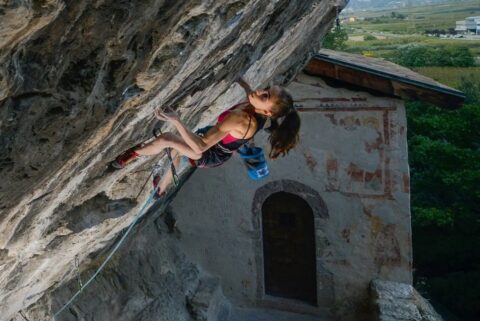 Laura Rogora encadenando ‘Erebor’ 9b/+, en Arco