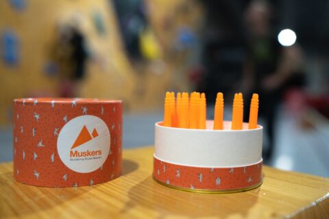 Review: Muskers, diseña tus propias líneas y bloques en el rocódromo