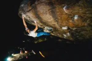 Jesús Muñoz «Chuchi» encadena ‘Entropía’ 8C y ‘El Lado Oscuro de la Fuerza’ 8B+