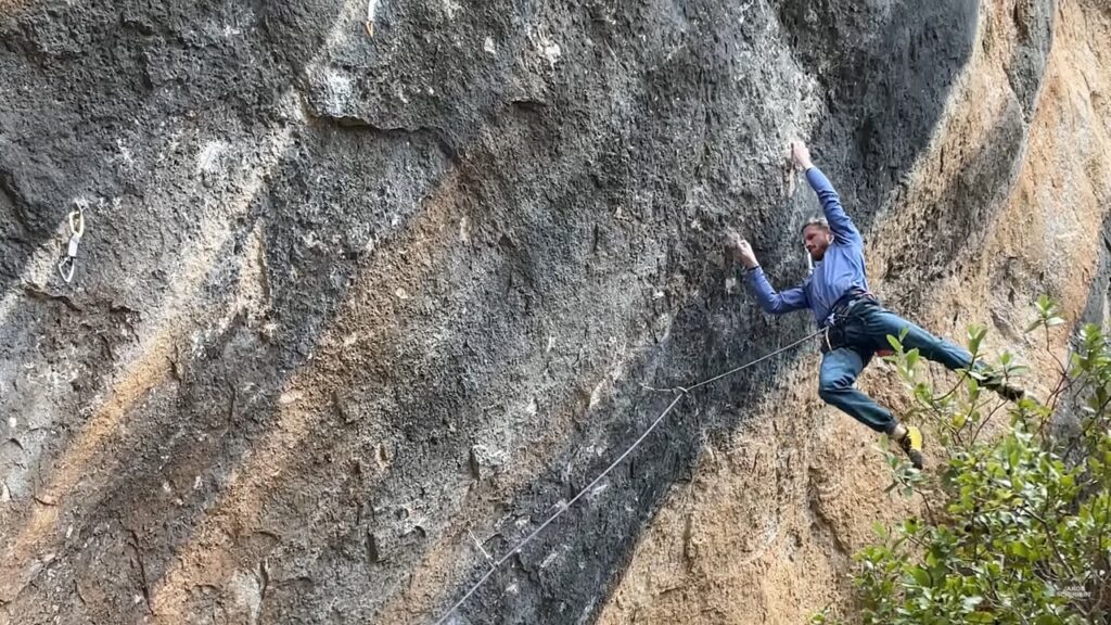 Jakob Schubert escalando en Siurana