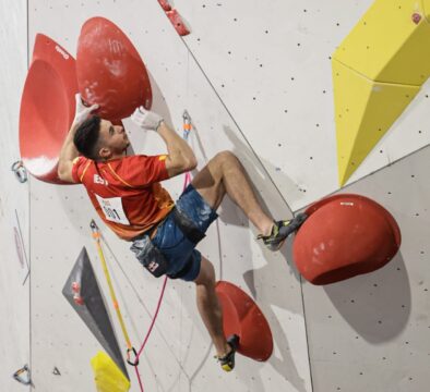 Alberto Ginés e Iziar Martínez ganan el simulacro combinado de la IFSC, en Sharma Climbing Gavà