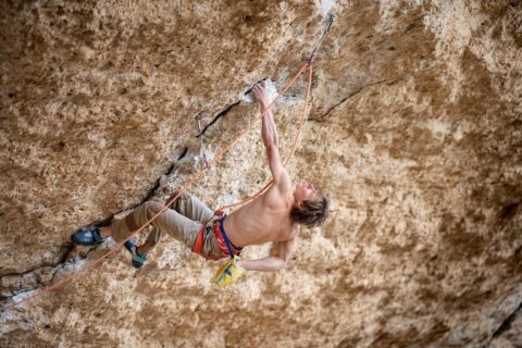 Alex Megos vuelve a tachar en el Racó de la Finestra con ‘Samfaina’ 9a+
