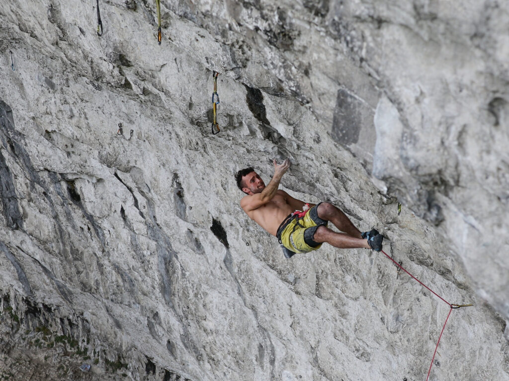 Eder Lomba escalando Rainman