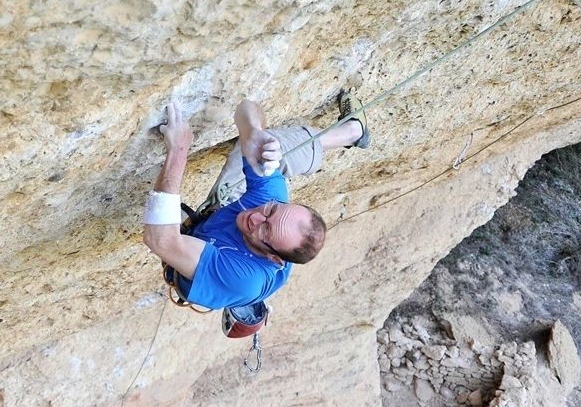 Iker Pou escalando en Margalef
