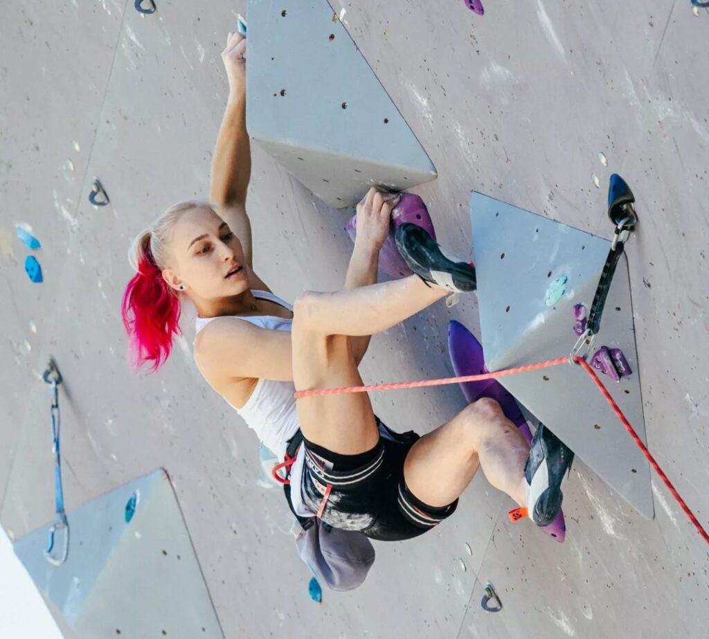 Janja Garnbret escaladora