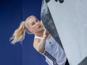 Janja Garnbret pone en pie a la Königsplatz al ganar el oro en la final combinada
