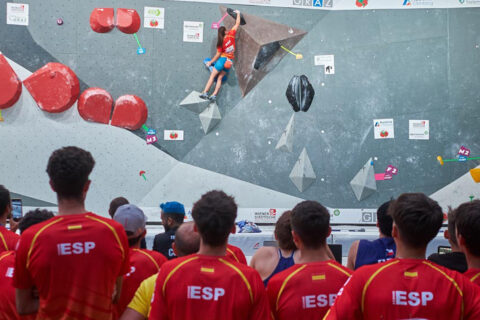 Iziar Martínez y Júlia Benach suben al podio en el Campeonato de Europa de Boulder Juvenil 2022