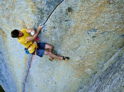 Didier Berthod escalando en Squamish