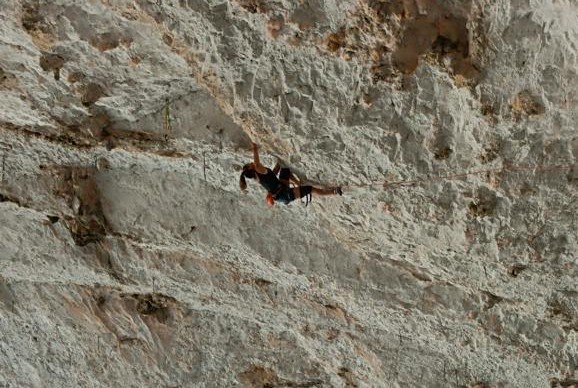 Marta Palou escalando en Rodellar