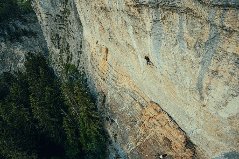 Hugo Parmentier escalando en Rawyl