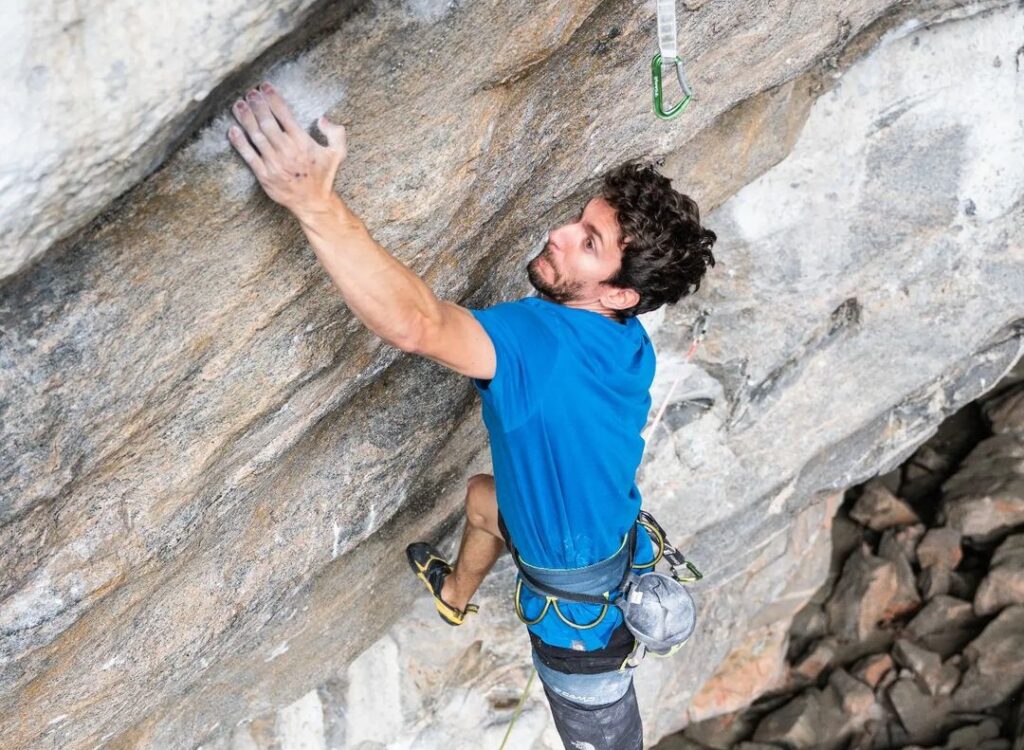 Stefano Ghisolfi escalando en Flatanger