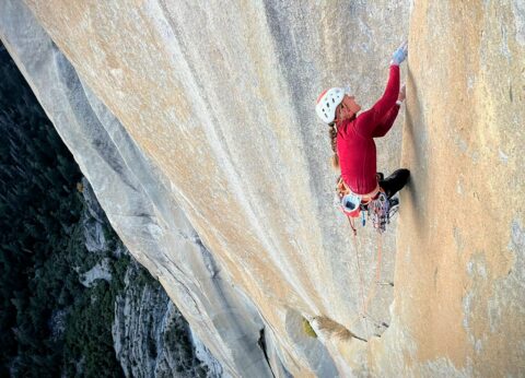 Miška Izakovičová encadena ‘Golden Gate’ 5.13b (8a), su segunda vía en libre en El Capitán