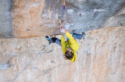 Alex Megos encadenando ‘Sleeping Lion’, en Siurana